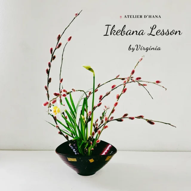 Ikebana by Virginia, a student at Atelier d’HANA. Every piece tells a unique story.
Today's lesson focused on ‘line’, featuring a bold and dynamic interplay of lines.